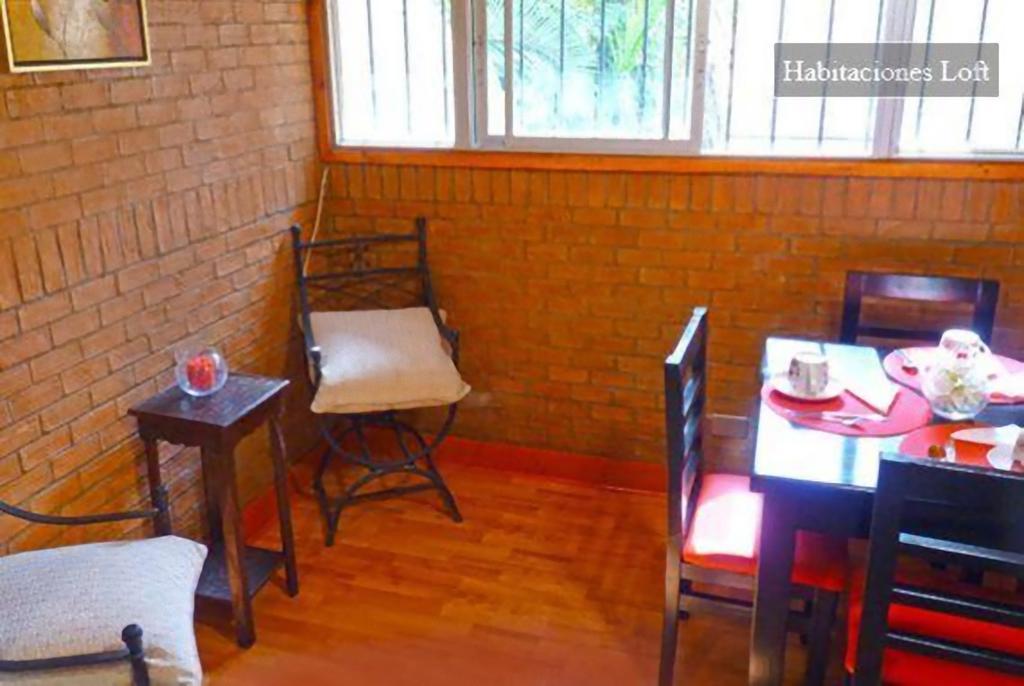 Hotel Almenas Santiago Bilik gambar